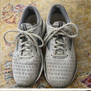 Brooks tennis shoes